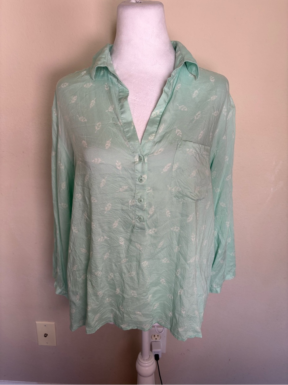 American Eagle Women’s Light Green button-front tunic Size Large